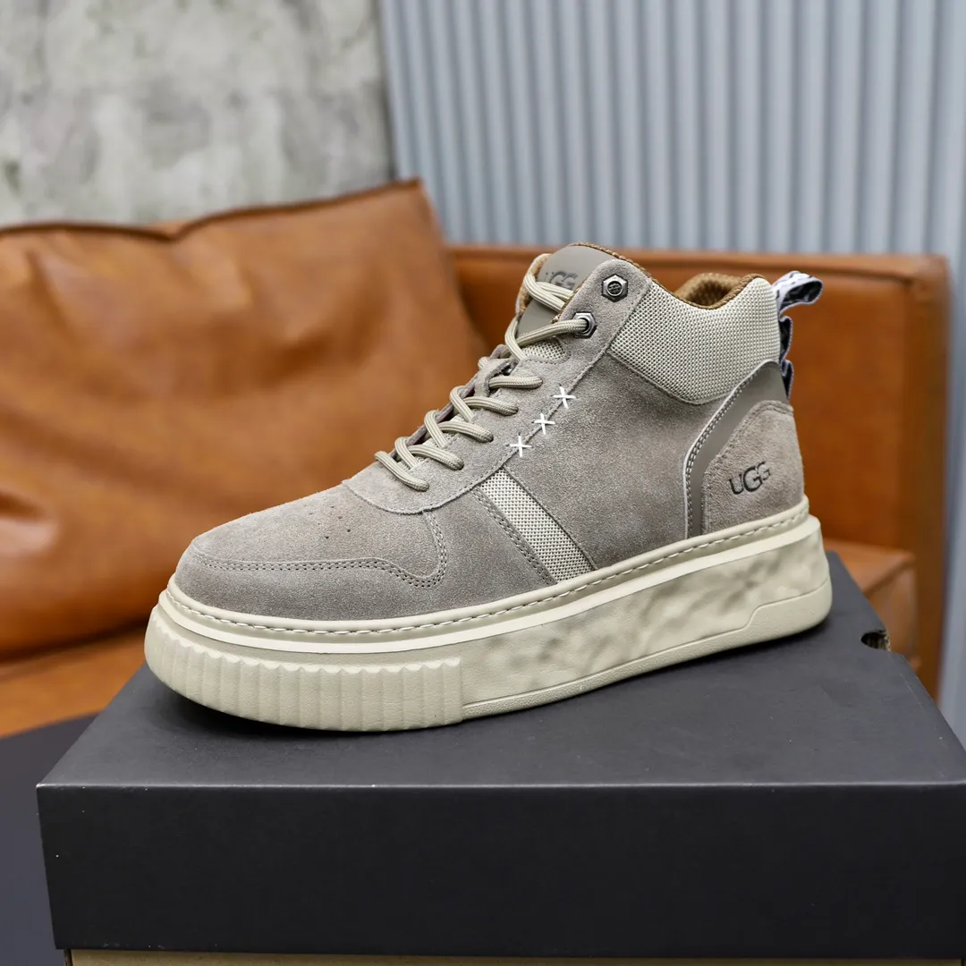 Ex-factory price: 620💰Thick wool imported from Australia Brand: UGG genuine purchase Size: 39-44 Grade: Official website 1:1 Material: First layer of genuine leather waterproof and antifreeze upper Real wool lining Original non-slip soft wear-resistant outsole Style category: Men's casual shoes Trendy style Comfortable on the feet Color: Official website color synchronization